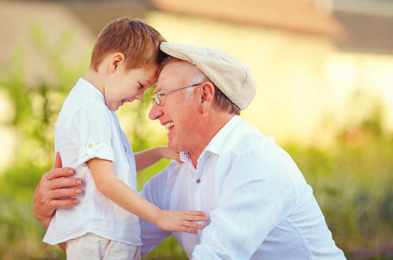 La calidad de vida de los abuelos contribuye en la relación con sus nietos