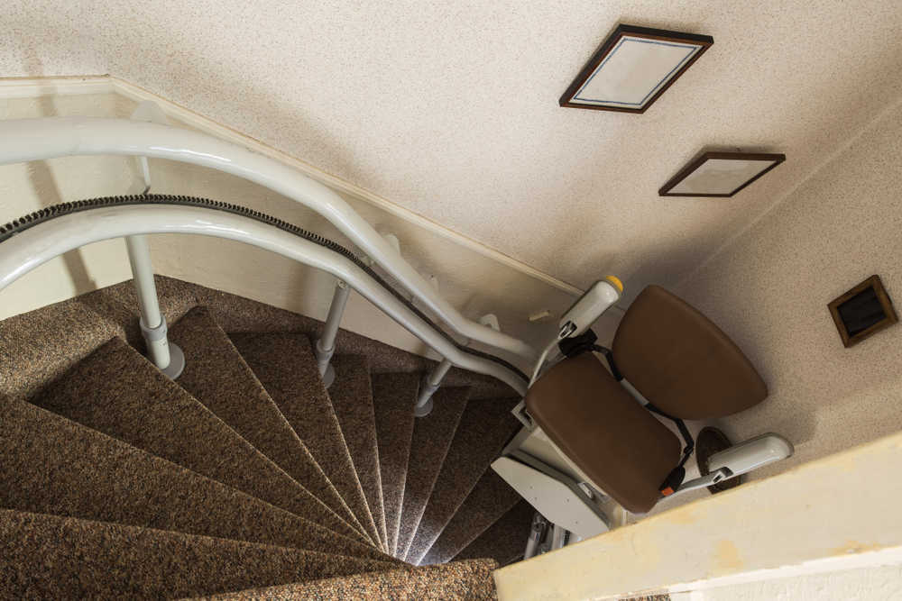 ¿Por qué instalar un salvaescaleras en casa?