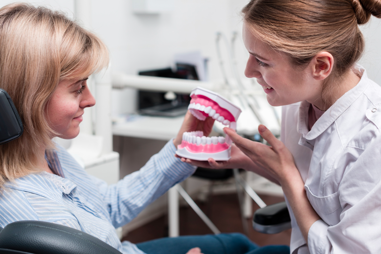 Prótesis dentales: una solución clave para cuidar la salud bucodental