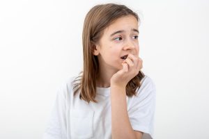 Onicofagia infantil: por qué algunos niños se muerden las uñas y cuándo intervenir